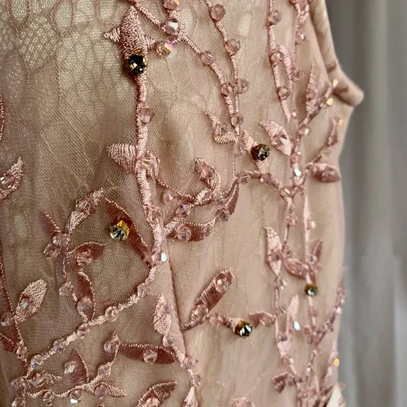 Elegant floral embroidered night or special event dress - Picture 7 of 16